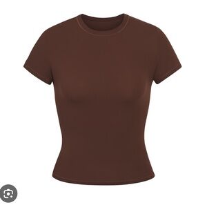 Skims Fits Everybody Tee in Cocoa